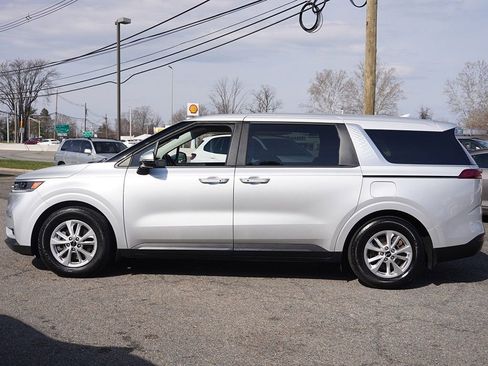 Used 2023 Kia Carnival LX FWD image 18