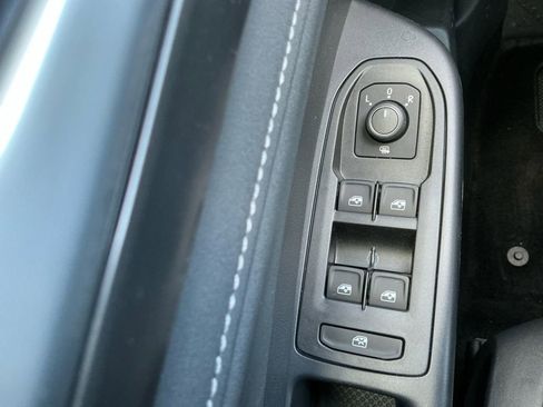 New 2025 Volkswagen Taos SE image 22