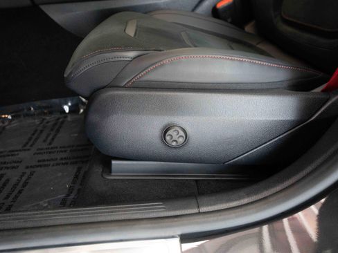 Used 2025 Mercedes-Benz GLC 43 AMG 4MATIC image 12