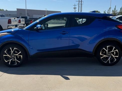 Used 2018 Toyota C-HR XLE FWD image 2