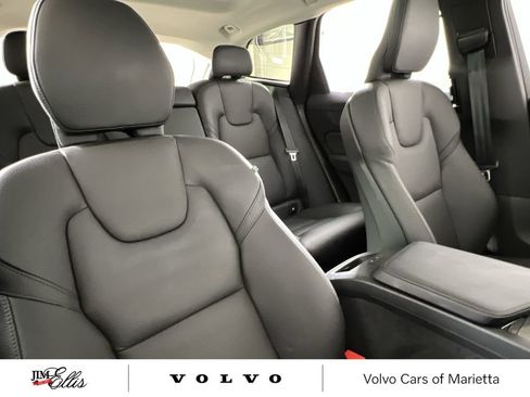 Used 2025 Volvo XC60 B5 Plus image 23
