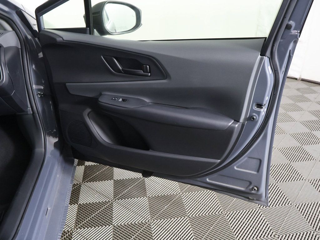 Used 2025 Toyota Prius LE FWD image 18