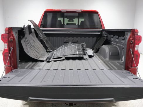 Used 2023 Chevrolet Silverado 1500 LT w/ Leather Package AWD/4WD image 5