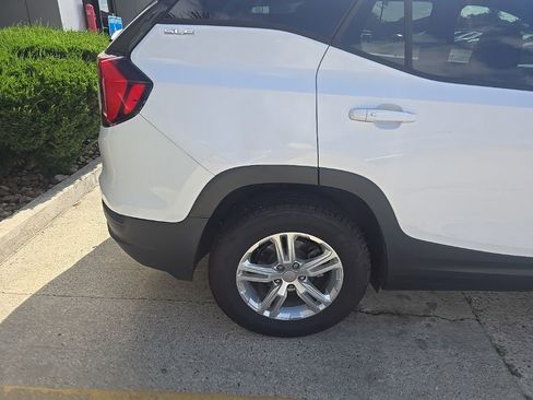 Used 2021 GMC Terrain SLE FWD image 3