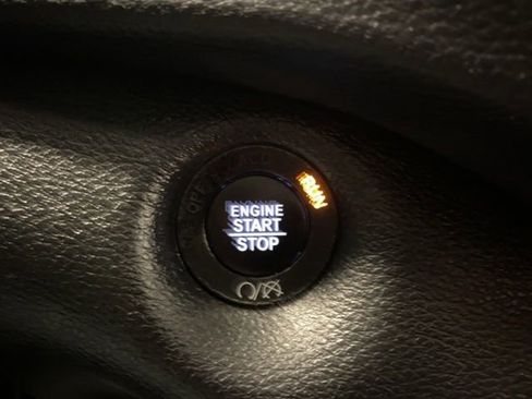 Used 2022 Jeep Cherokee Trailhawk image 16