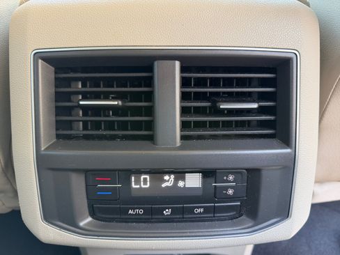 Used 2018 Volkswagen Atlas SE FWD image 32