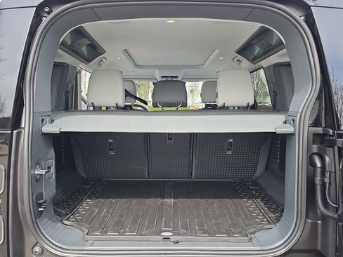 New 2026 Land Rover Defender 110 X-Dynamic SE image 12