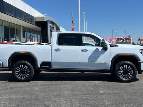 New 2026 GMC Sierra 3500 Denali Ultimate AWD/4WD image 3