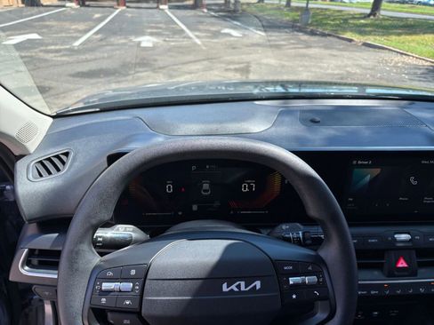 Used 2025 Kia K4 FWD image 29