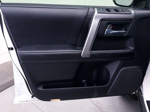 Used 2018 Toyota 4Runner SR5 AWD/4WD image 14