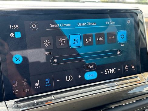 Used 2025 Volkswagen Atlas SE FWD image 15