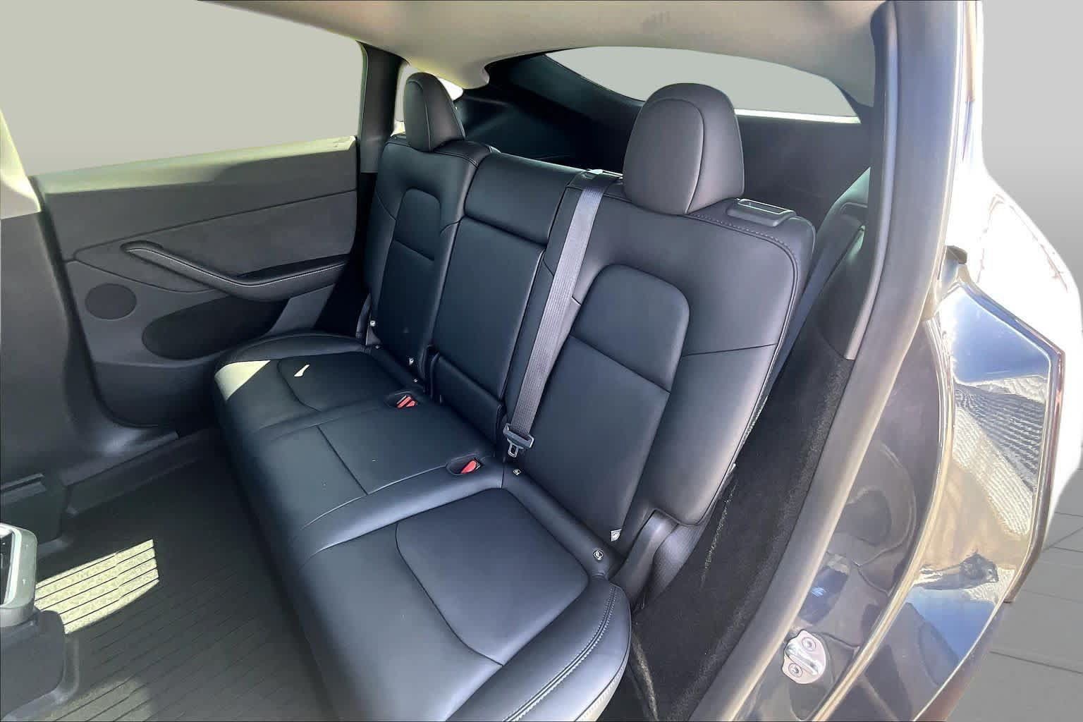 Used 2025 Tesla Model Y Long Range RWD image 17