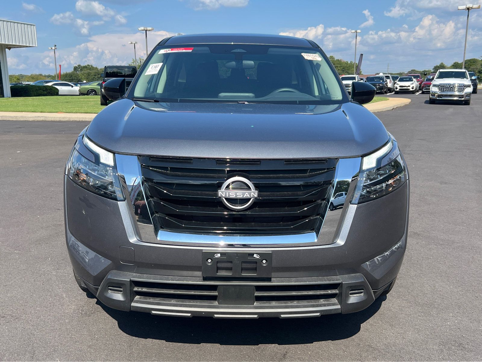 Used 2025 Nissan Pathfinder S FWD image 2