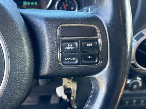 Used 2013 Jeep Wrangler Unlimited Sahara w/ Connectivity Group AWD/4WD image 15