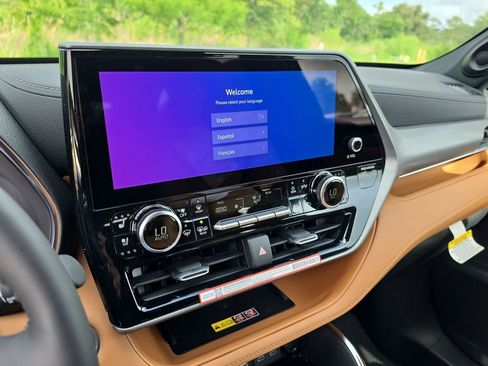 New 2026 Toyota Highlander Platinum AWD/4WD image 19