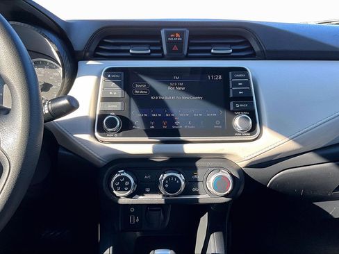 Used 2021 Nissan Versa SV image 6