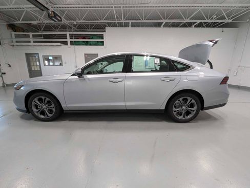 Used 2023 Honda Accord EX image 11