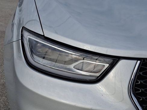 Used 2024 Chrysler Pacifica Limited image 10