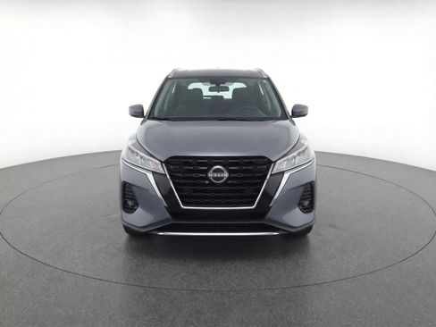 Used 2024 Nissan Kicks SV image 2