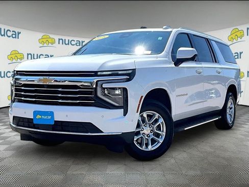 Used 2025 Chevrolet Suburban LT AWD/4WD image 3