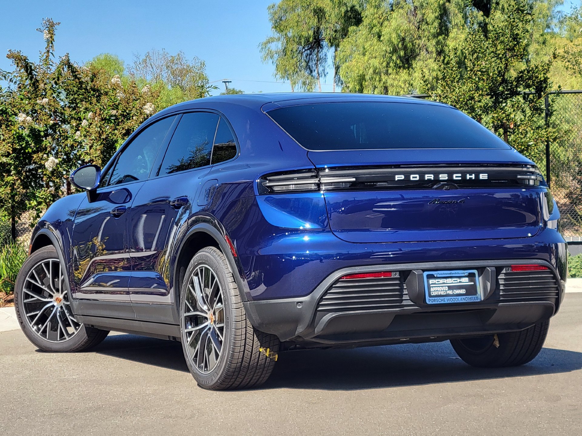 Certified 2024 Porsche Macan 4 Electric AWD/4WD image 3