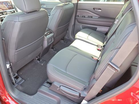 New 2026 Nissan Pathfinder SL FWD image 12