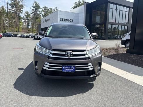 Used 2018 Toyota Highlander XLE AWD/4WD image 9