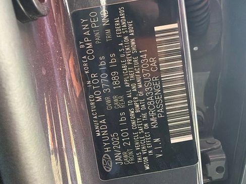 Used 2025 Hyundai Venue Limited FWD image 4
