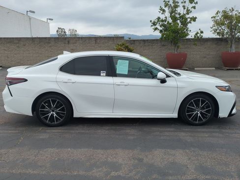 Used 2021 Toyota Camry SE image 5