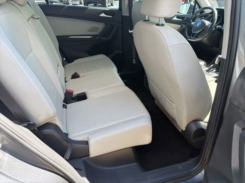 Used 2018 Volkswagen Tiguan SEL FWD image 25