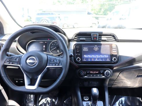 Used 2024 Nissan Versa SR FWD image 17