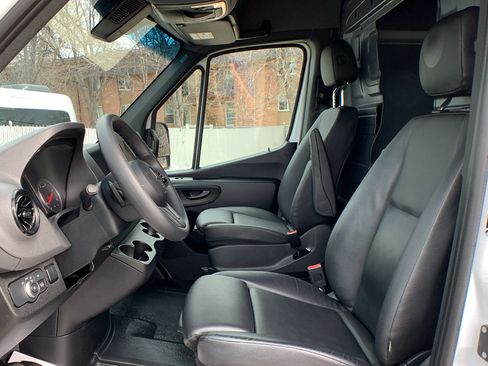 Used 2024 Mercedes-Benz Sprinter 2500 image 12