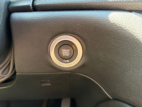 Used 2026 Chrysler Pacifica Limited FWD image 19