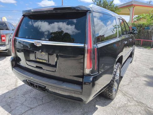 Used 2017 Cadillac Escalade ESV Premium Luxury RWD image 3