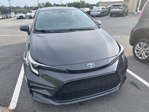 Used 2023 Toyota Corolla SE FWD image 3