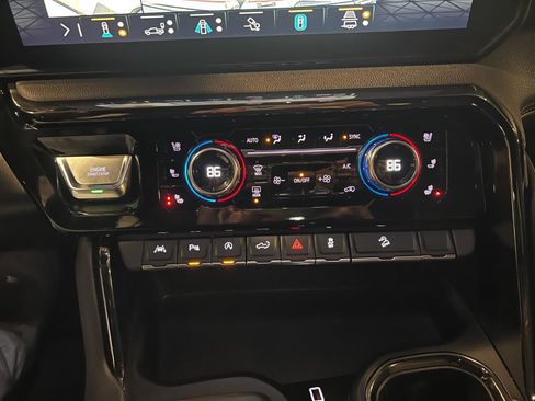 Used 2023 GMC Sierra 1500 AT4 w/ AT4 Premium Package image 19