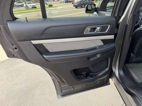 Used 2017 Ford Explorer XLT w/ Equipment Group 202A AWD/4WD image 15
