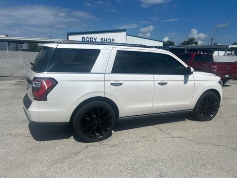 Used 2018 Ford Expedition Limited w/ Equipment Group 302A RWD image 2