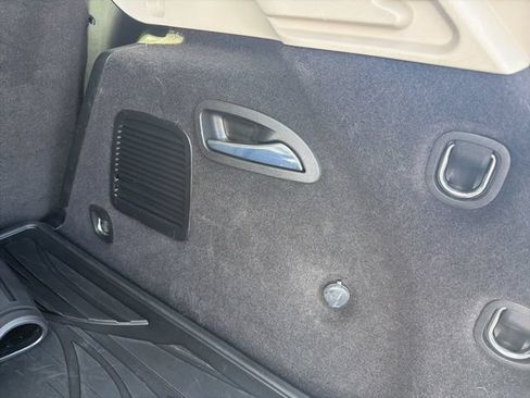 Used 2019 Buick Envision Essence FWD image 33
