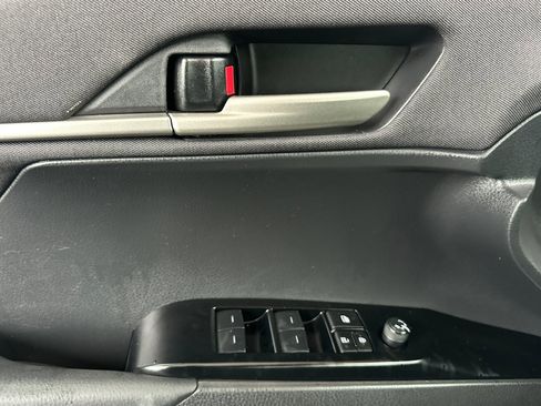 Used 2025 Toyota Camry LE image 11