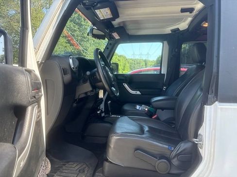 Used 2017 Jeep Wrangler Sahara w/ Dual Top Group AWD/4WD image 14