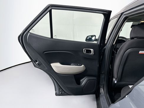 Used 2025 Hyundai Venue SEL image 26