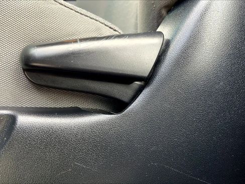 Used 2018 Toyota Tacoma SR w/ SR Convenience Package image 34