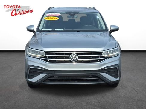 Used 2024 Volkswagen Tiguan S image 2