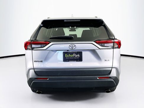 Used 2024 Toyota RAV4 XLE FWD image 7
