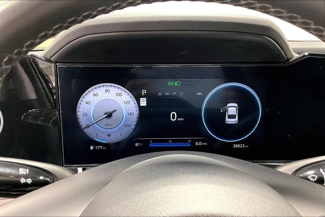 Used 2025 Hyundai Elantra Limited FWD image 15