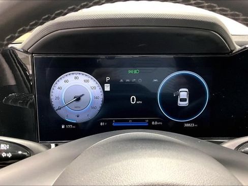 Used 2025 Hyundai Elantra Limited FWD image 15