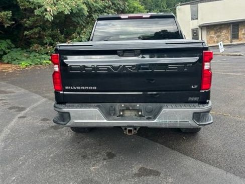 Used 2020 Chevrolet Silverado 1500 LT w/ LT Value Package AWD/4WD image 8
