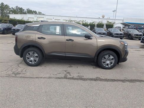 New 2026 Nissan Kicks S image 2