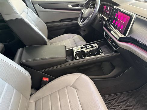 Used 2024 Volkswagen Atlas Cross Sport SEL R-Line AWD/4WD image 26